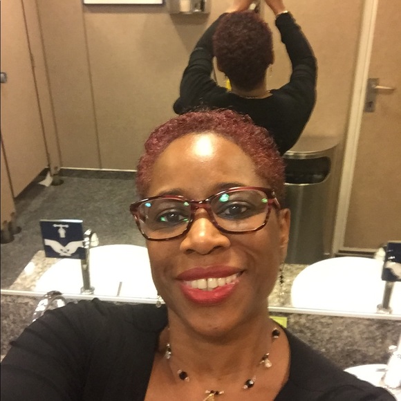 Meet your Posher, Juleen - Picture 1 of 1